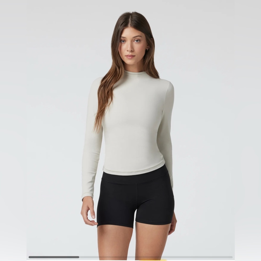 NWT Vuori AllTheFeels Long Sleeve Size Small